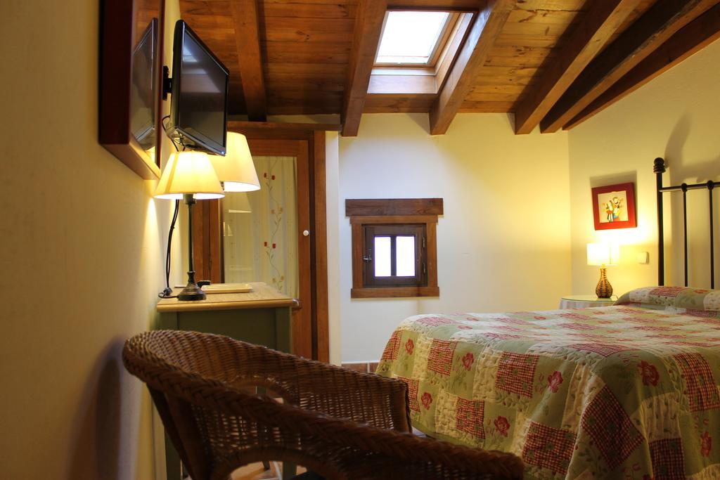 Hostal Rural Luna Y Hostal Rural Lunaposada Канделеда Номер фото