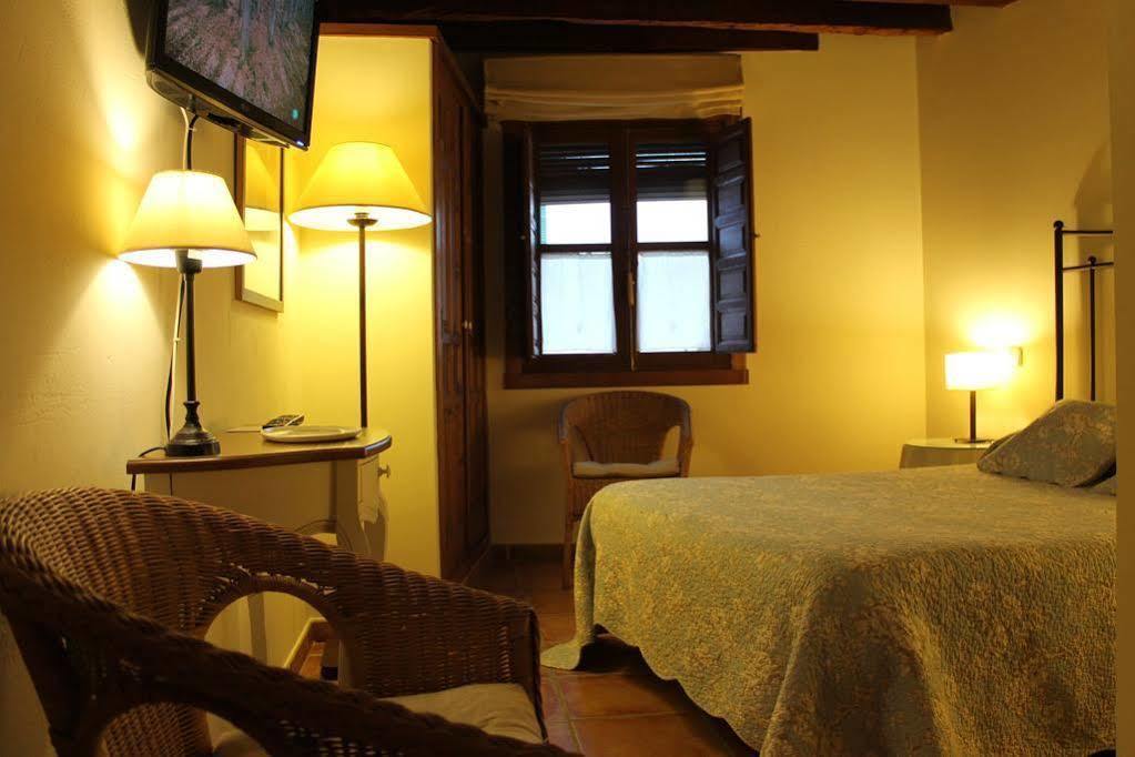 Hostal Rural Luna Y Hostal Rural Lunaposada Канделеда Екстер'єр фото